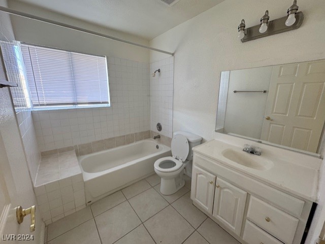 132 West Victory Road Henderson, NV 89015 - Photo 22 of 28 Large master bathroom with large tub/shower combo.