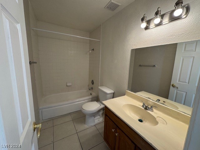 132 West Victory Road Henderson, NV 89015 - Photo 26 of 28 Front bathroom with tub/shower combo.