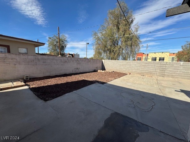 132 West Victory Road Henderson, NV 89015 - Photo 10 of 28 Easy to maintain landscape.