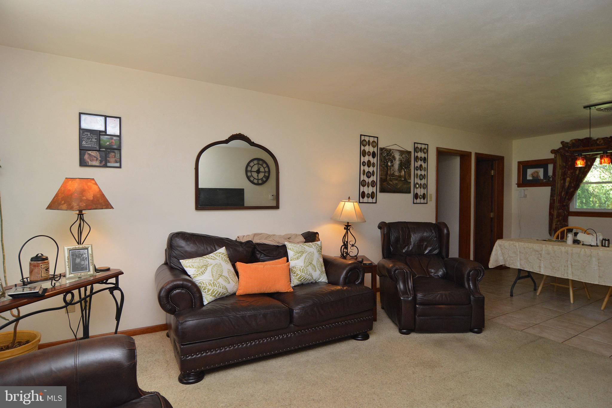 307 North Tulpehocken Road Reading, PA 19601 - Photo 2 of 28 Living room