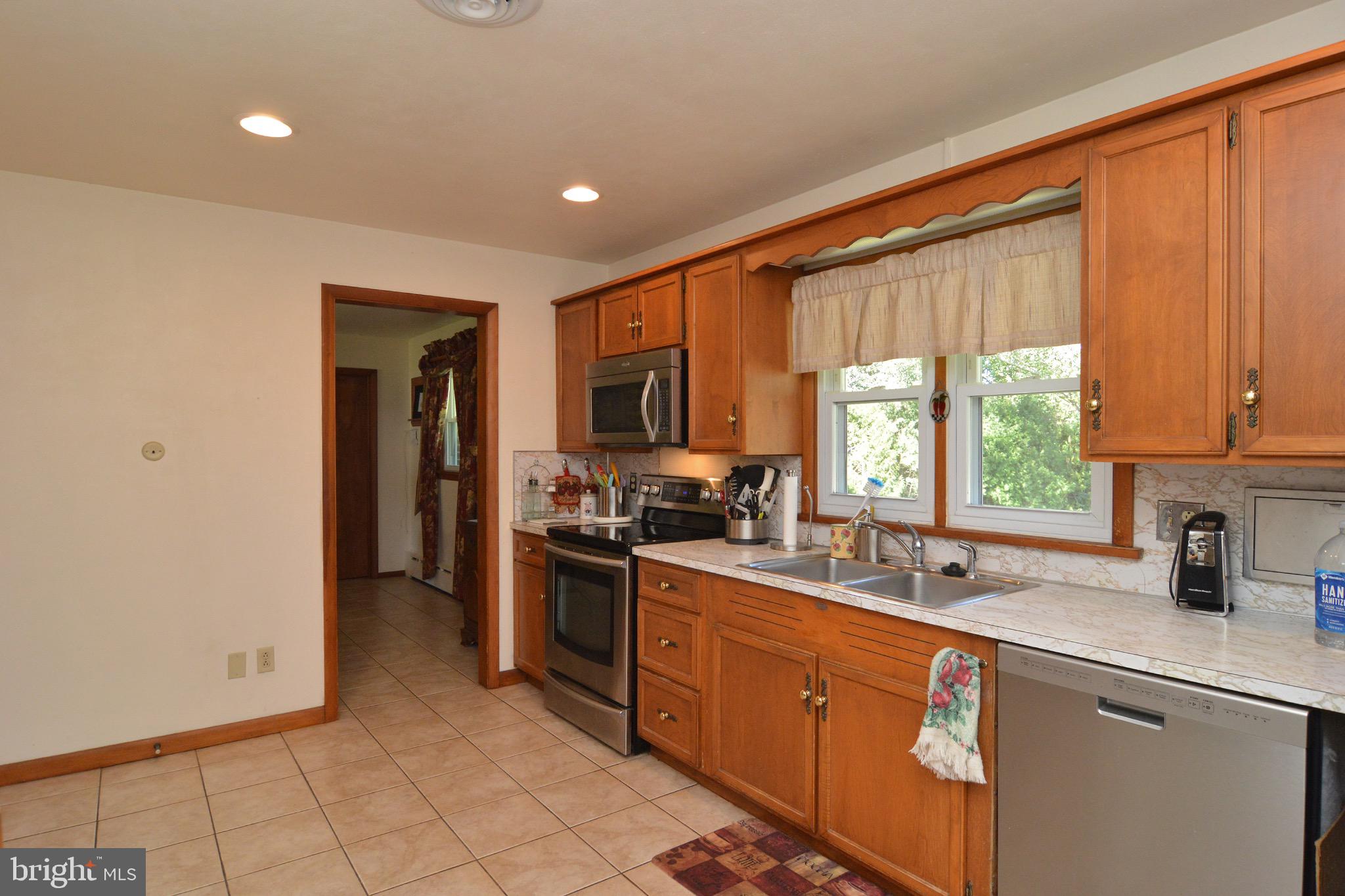 307 North Tulpehocken Road Reading, PA 19601 - Photo 6 of 28