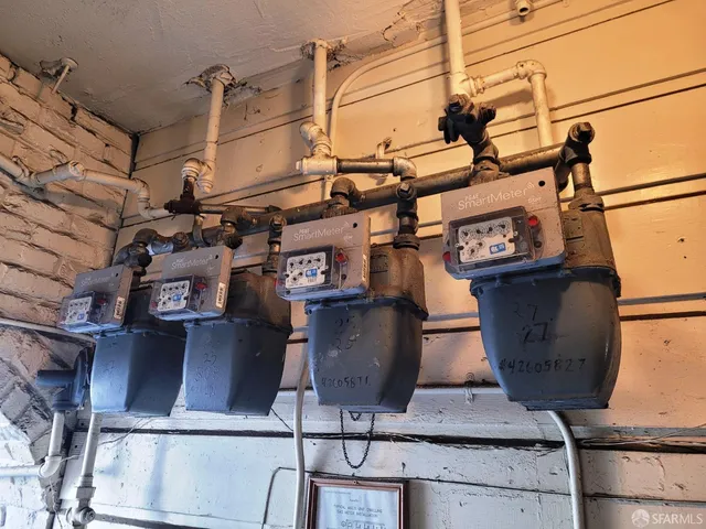 a view of utility room