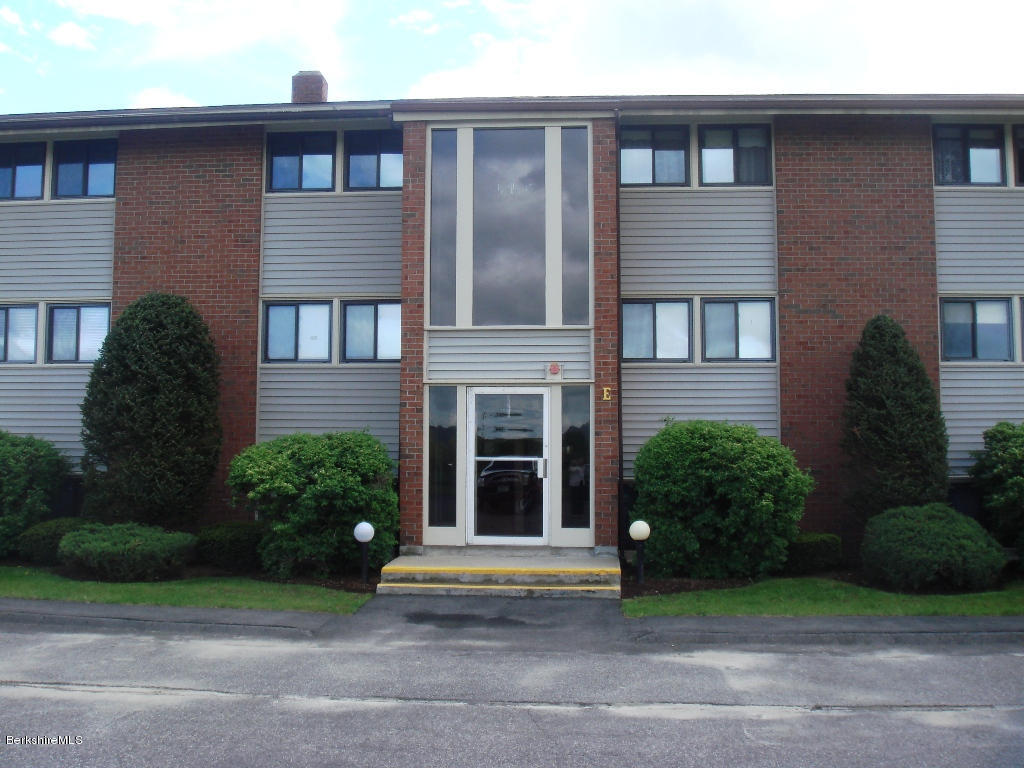 189 Stratton Road, Unit E4 Williamstown, MA 01267 - Photo 1 of 17 Stratton Hill E building