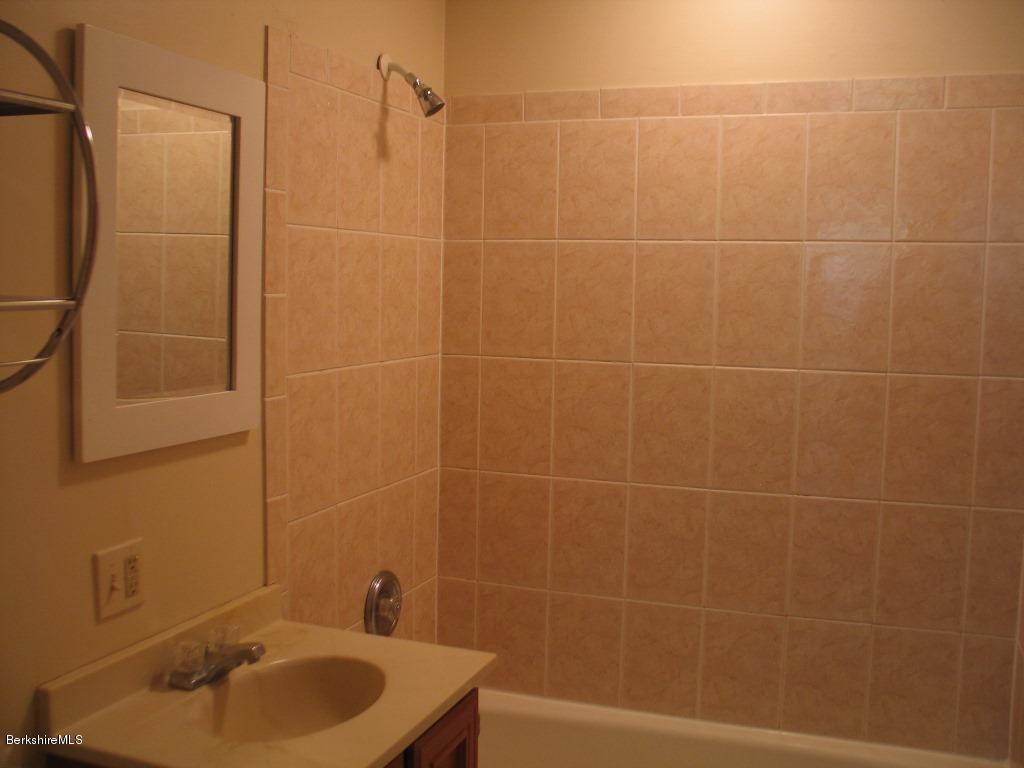 189 Stratton Road, Unit E4 Williamstown, MA 01267 - Photo 11 of 17 Bath