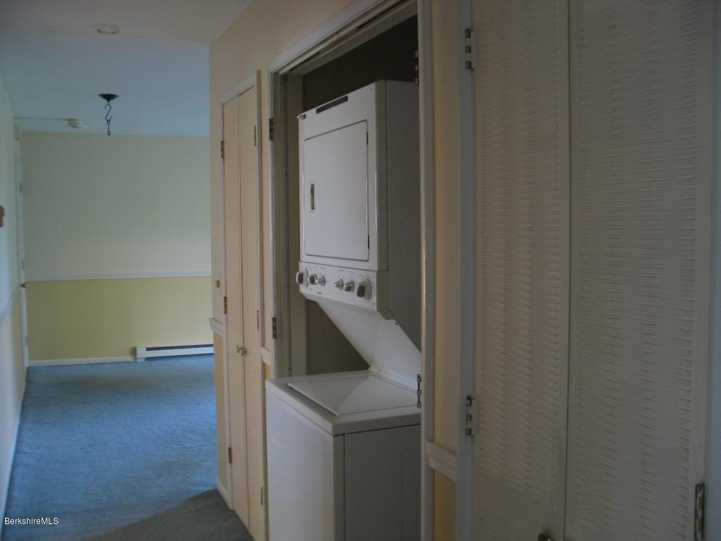 189 Stratton Road, Unit E4 Williamstown, MA 01267 - Photo 12 of 17 Washer & dryer