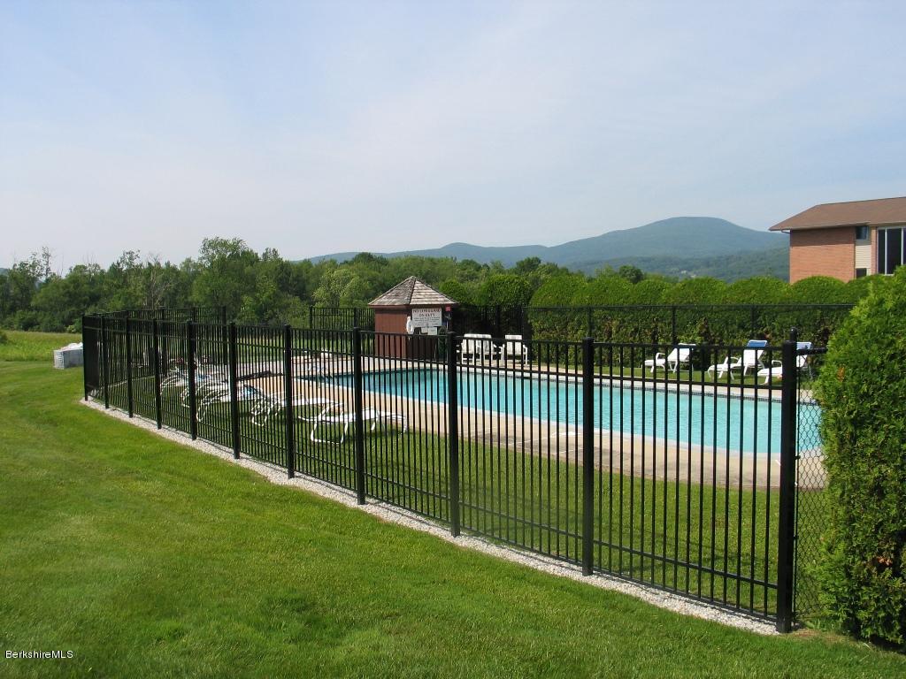 189 Stratton Road, Unit E4 Williamstown, MA 01267 - Photo 15 of 17 Pool
