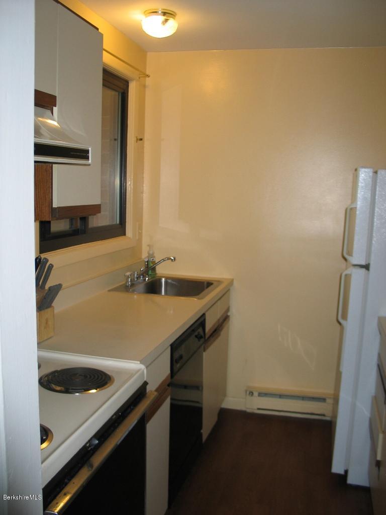 189 Stratton Road, Unit E4 Williamstown, MA 01267 - Photo 4 of 17 Kitchen