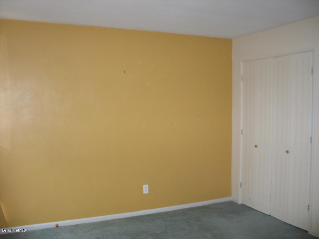 189 Stratton Road, Unit E4 Williamstown, MA 01267 - Photo 8 of 17 Bedroom 1