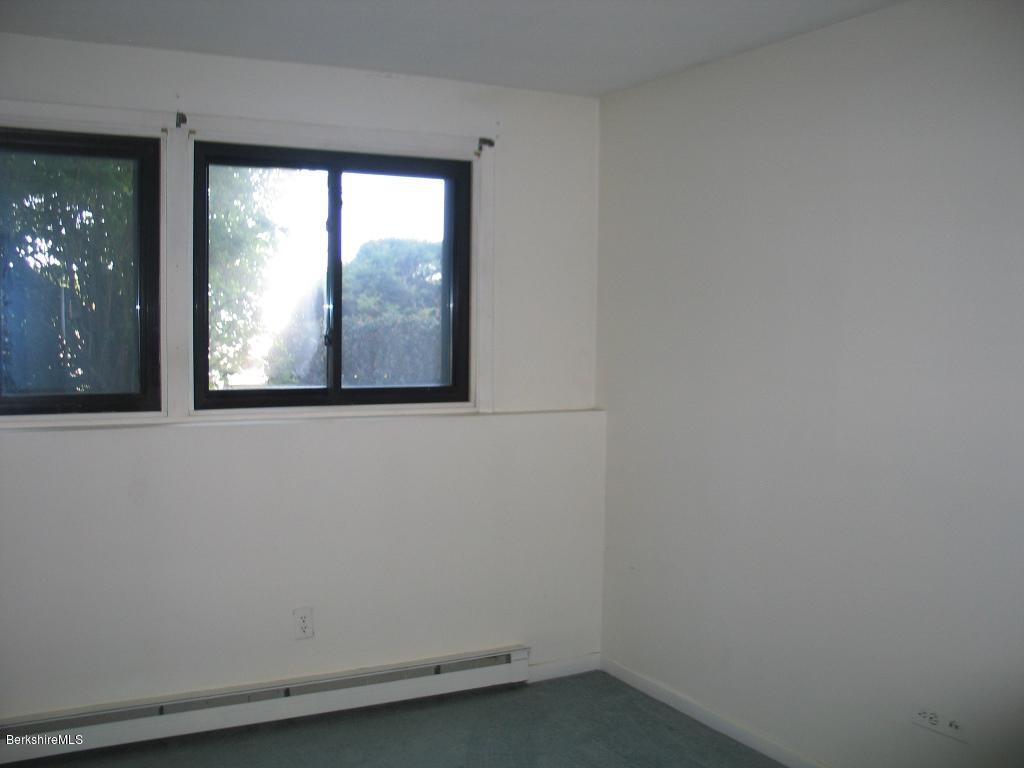 189 Stratton Road, Unit E4 Williamstown, MA 01267 - Photo 10 of 17 Bedroom 2