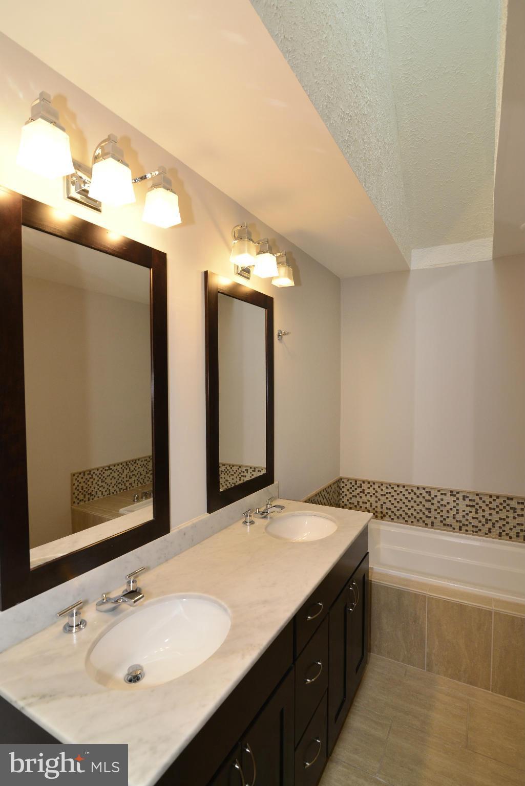 2223 Cedar Cove Court Reston, VA 20191 - Photo 15 of 30 Bath (Master)