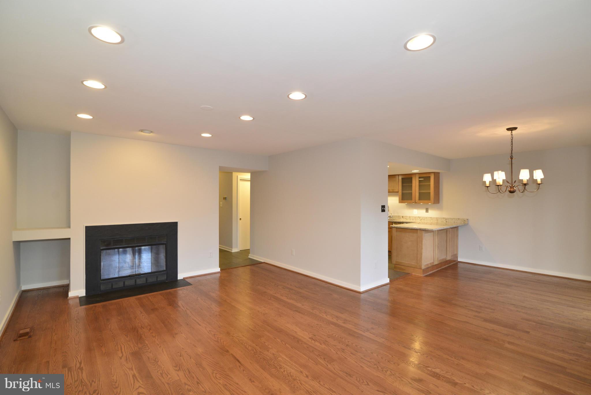 2223 Cedar Cove Court Reston, VA 20191 - Photo 5 of 30 Living Room