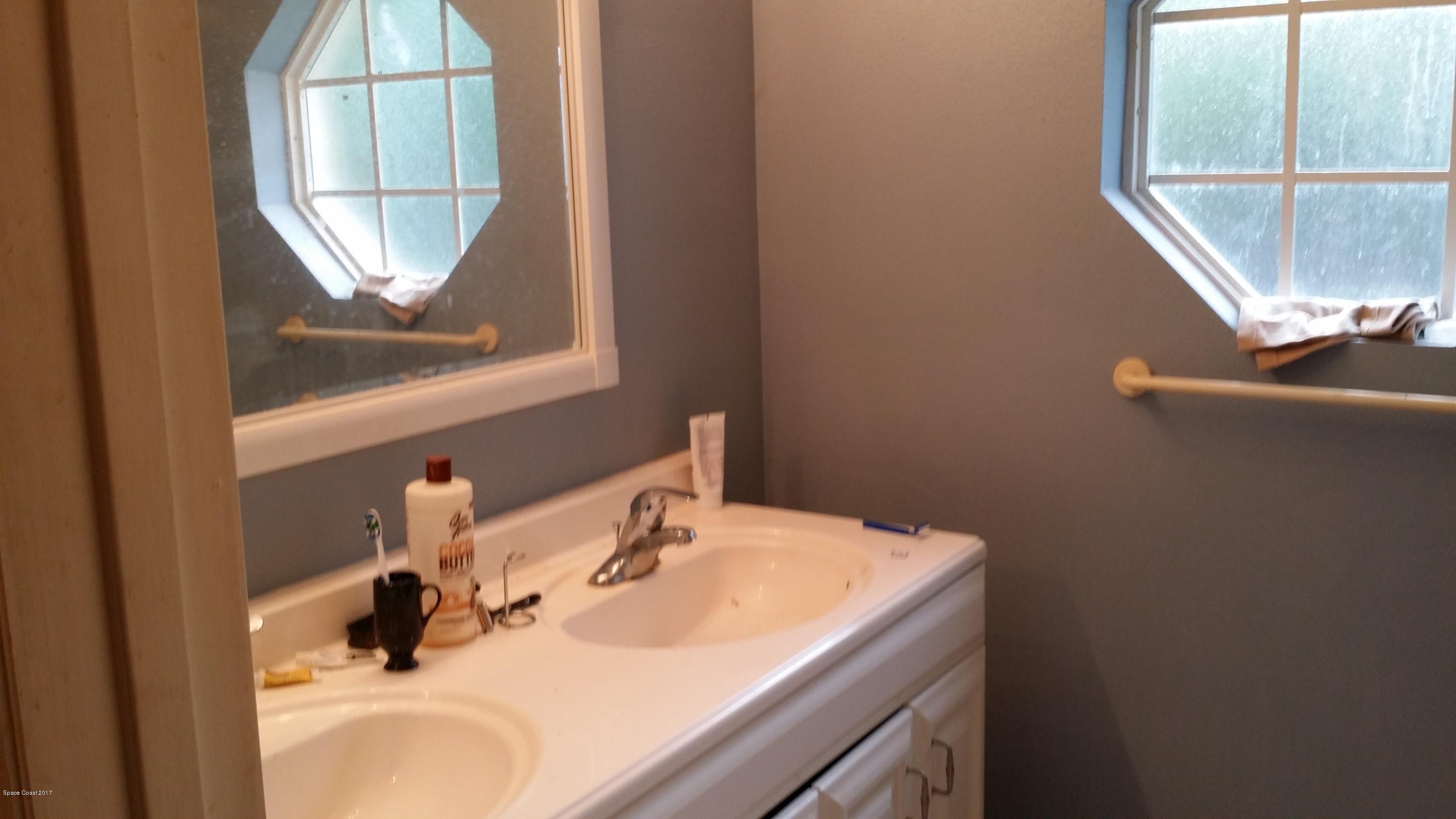 396 Hanford Road Southwest Palm Bay, FL 32908 - Photo 12 of 18 Hanford Master Bath