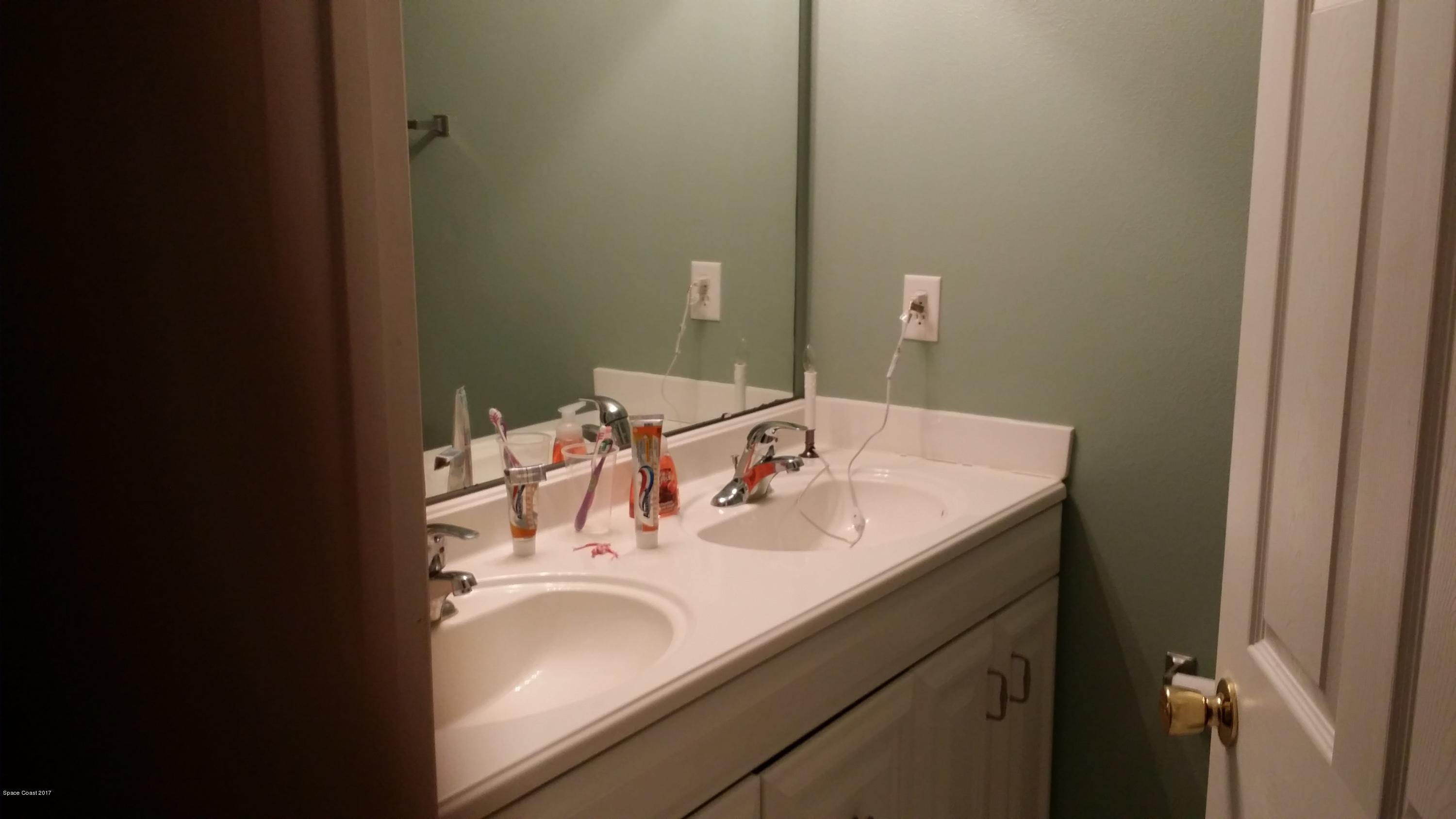 396 Hanford Road Southwest Palm Bay, FL 32908 - Photo 10 of 18 Hanford Guest Bath