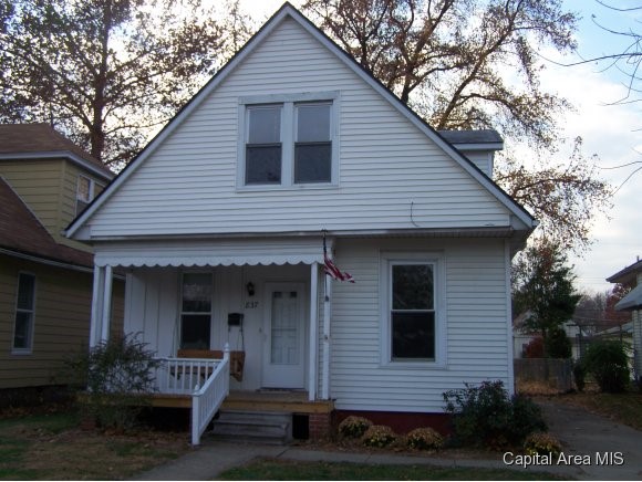 837 North Walnut Street Springfield, IL 62702 - Photo 1 of 5