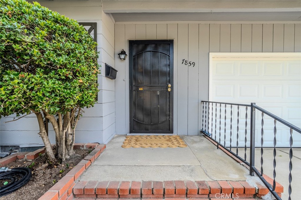7859 Sycamore Avenue Riverside, CA 92504 - Photo 2 of 31 a view of entryway