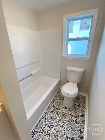 $1,600 | 1611 East Henry Street, Unit 1/2 A, Savannah, GA 31404