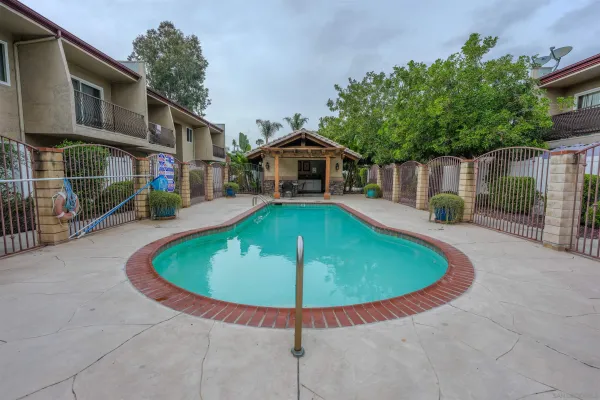 a view of a house with backyard
