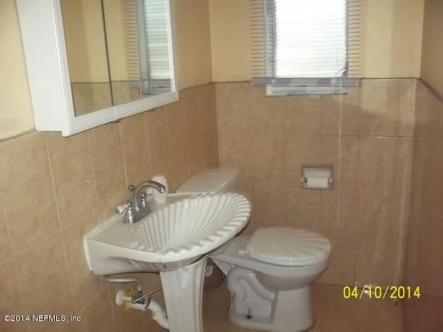 7116 May Apple Road Jacksonville, FL 32211 - Photo 9 of 13 hall bath (2)
