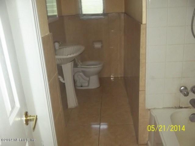 7116 May Apple Road Jacksonville, FL 32211 - Photo 10 of 13 hall bath