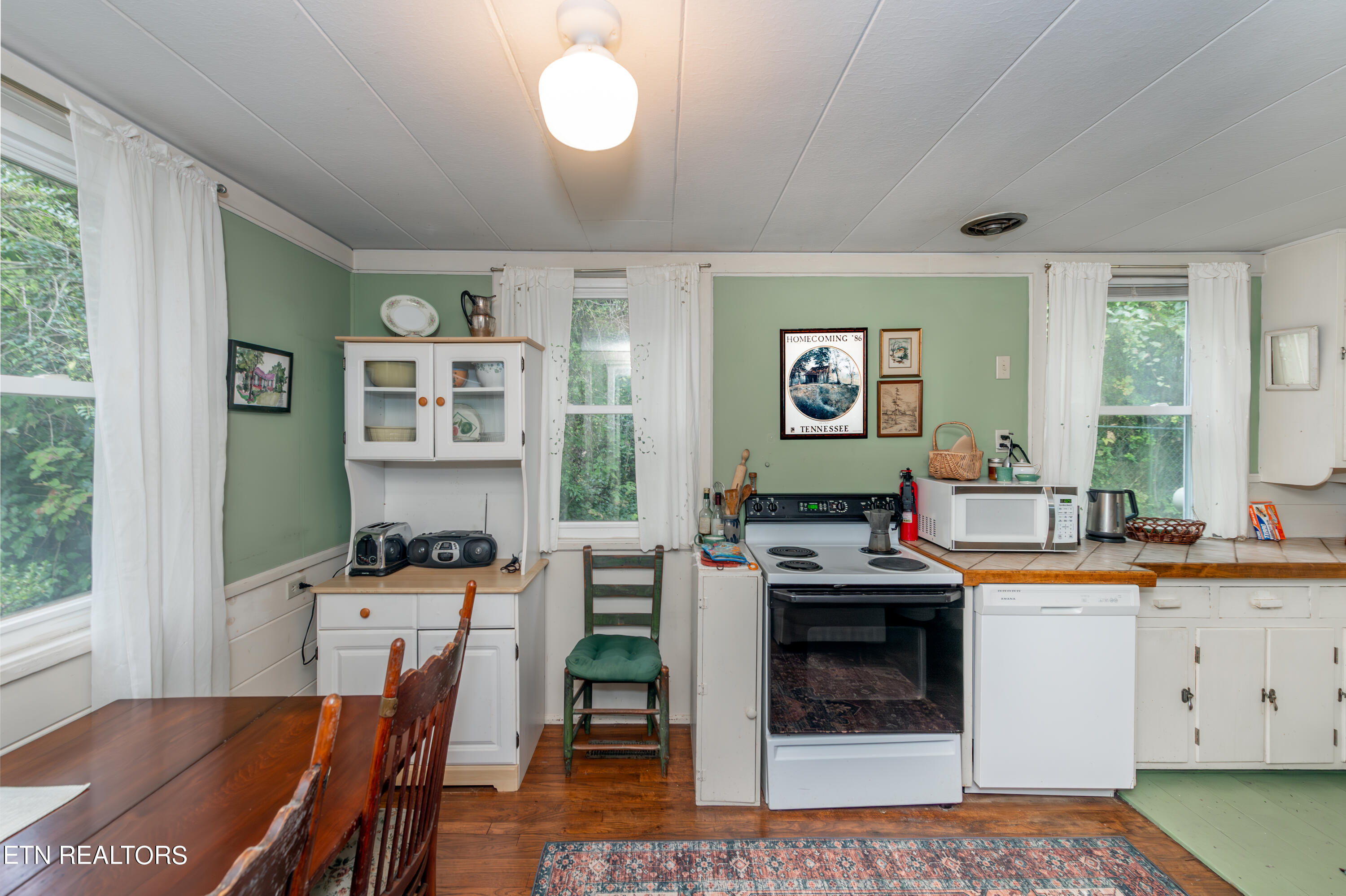 133 Crescent Road Norris, TN 37828 - Photo 11 of 26 HOB_4820-Enhanced-NR-Edit