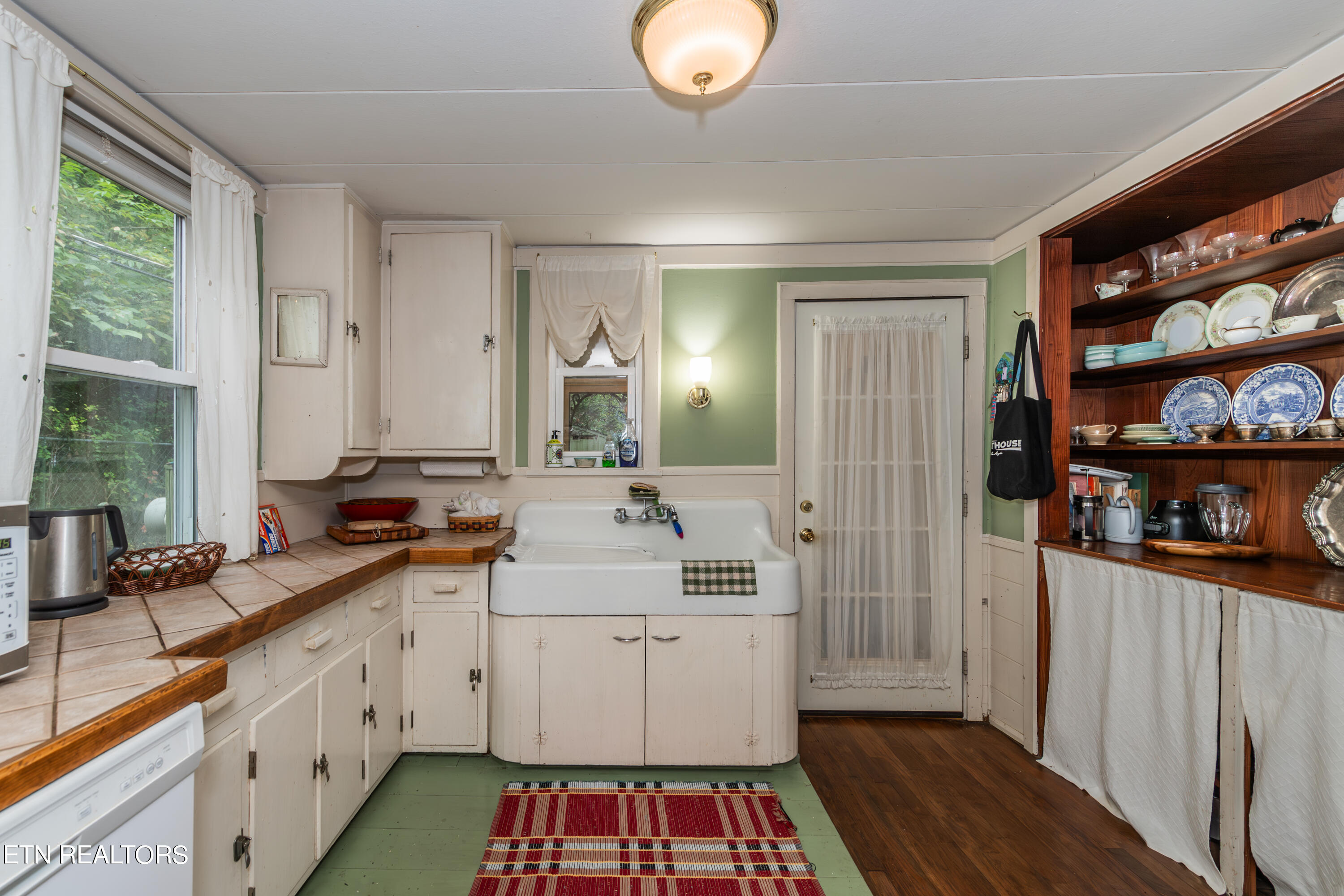 133 Crescent Road Norris, TN 37828 - Photo 12 of 26 HOB_4821-Enhanced-NR-Edit
