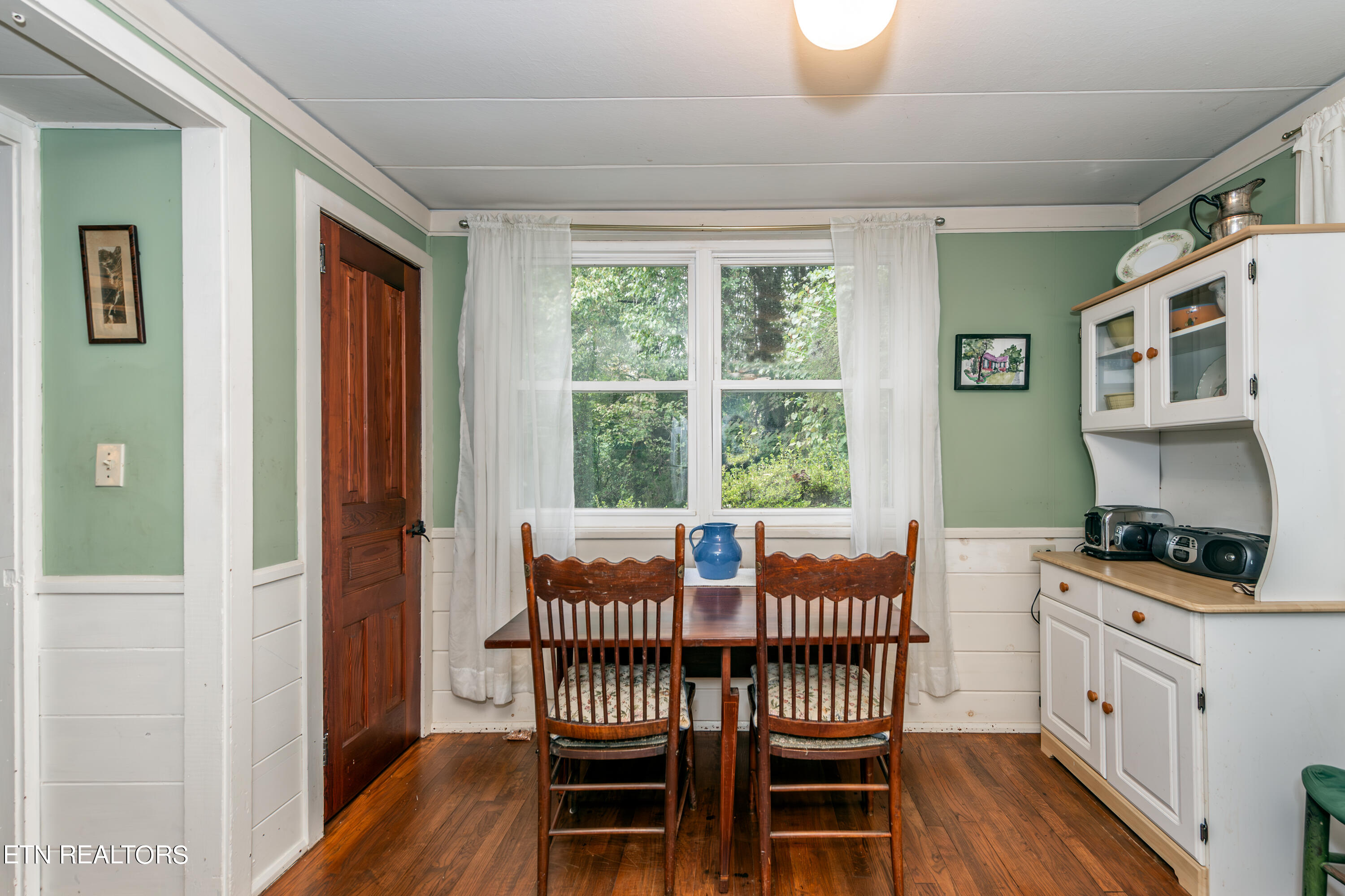 133 Crescent Road Norris, TN 37828 - Photo 13 of 26 HOB_4824-Enhanced-NR-Edit