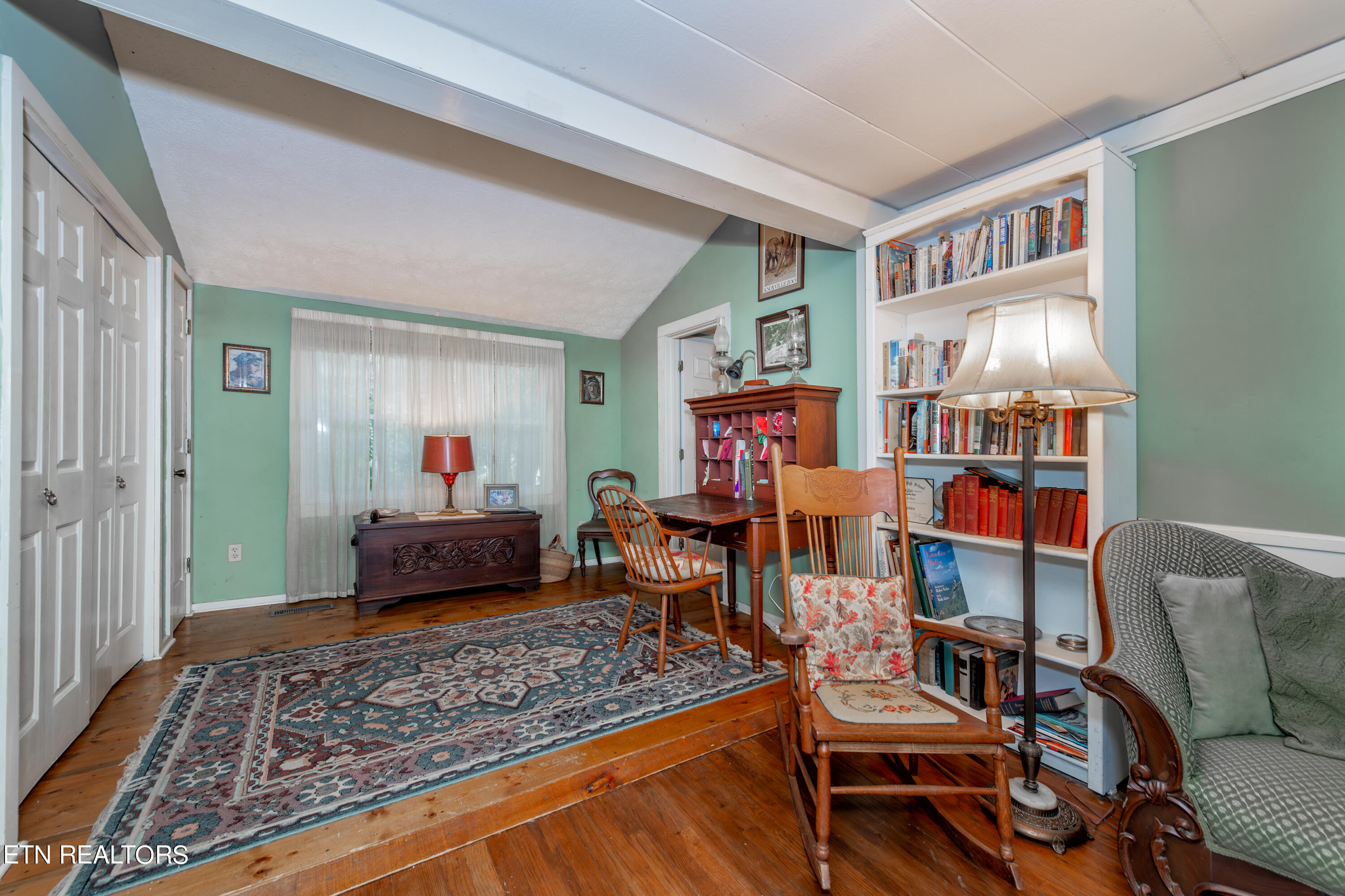 133 Crescent Road Norris, TN 37828 - Photo 15 of 26 HOB_4828-Enhanced-NR-Edit