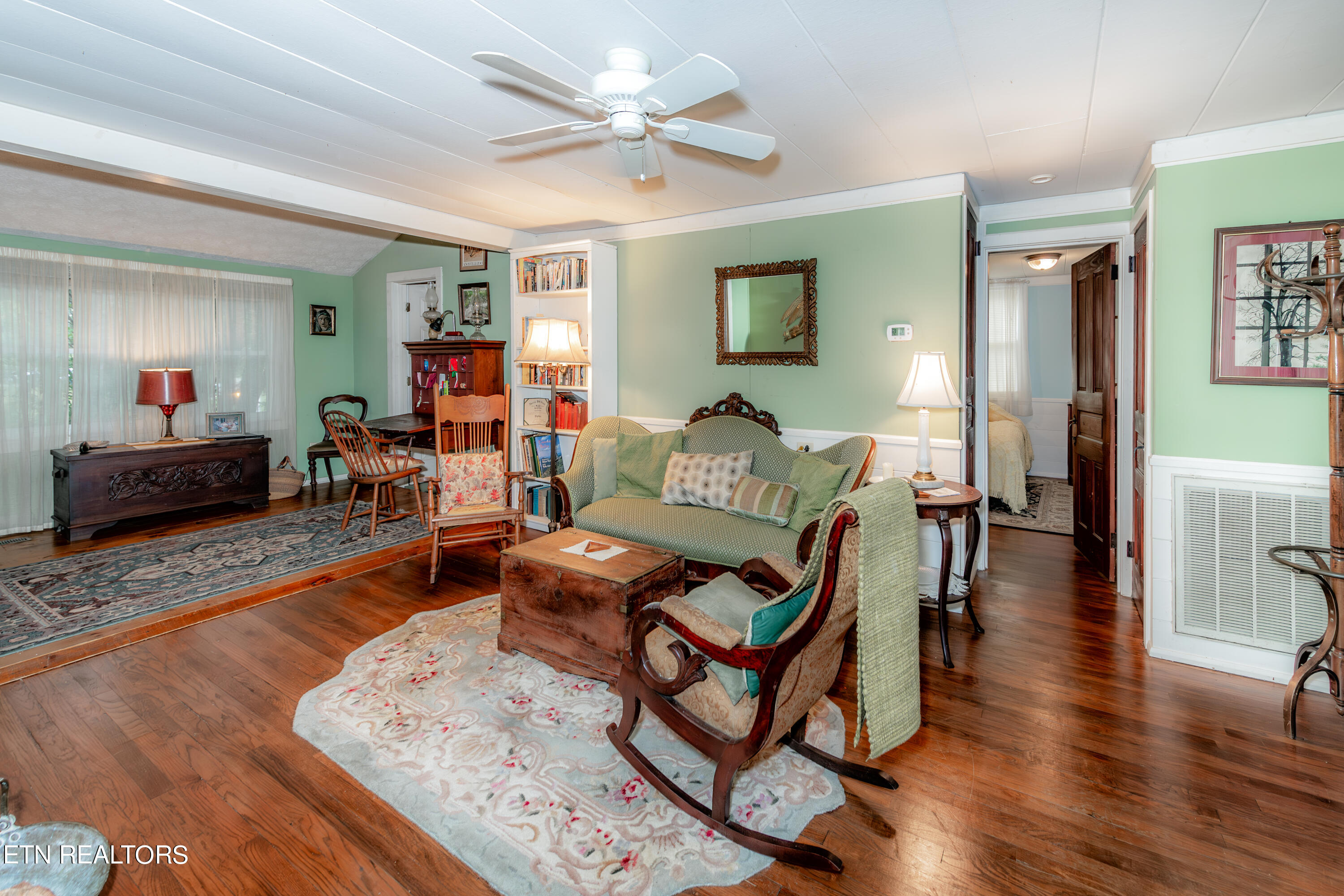 133 Crescent Road Norris, TN 37828 - Photo 16 of 26 HOB_4829-Enhanced-NR-Edit