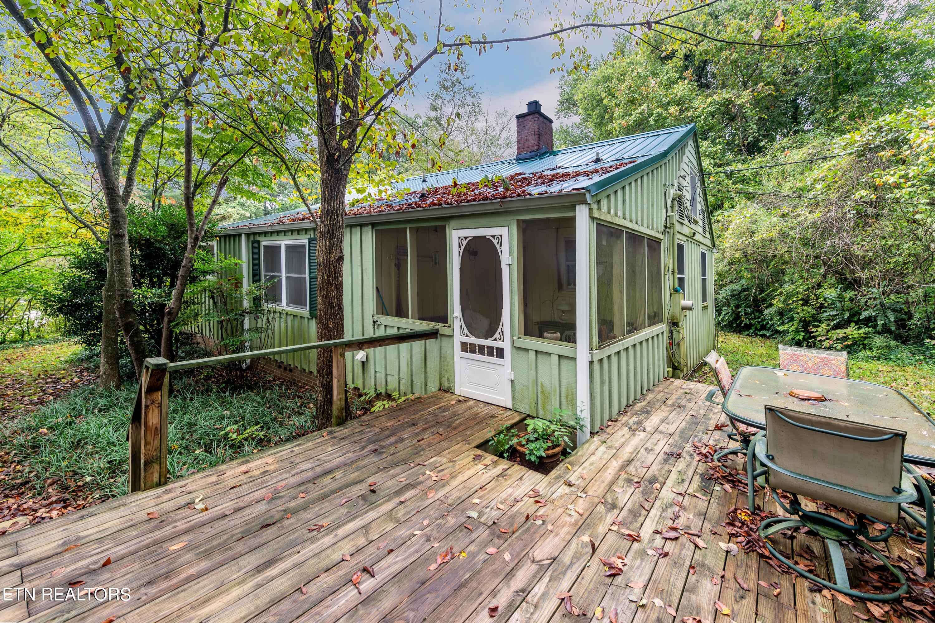 133 Crescent Road Norris, TN 37828 - Photo 4 of 26 HOB_4567-Enhanced-NR-Edit