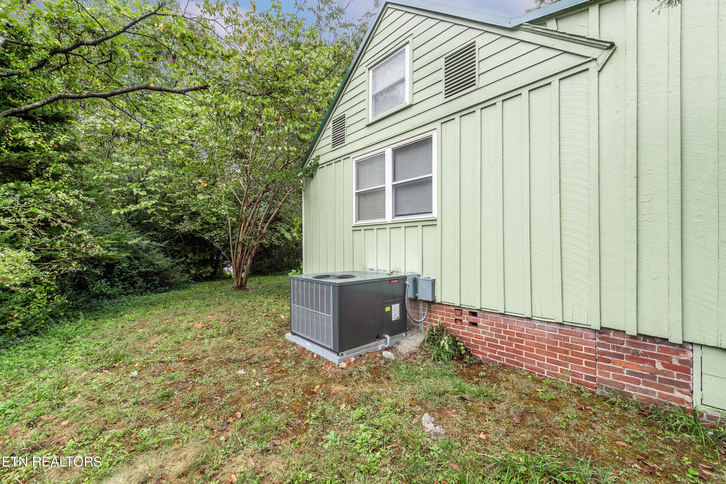 133 Crescent Road Norris, TN 37828 - Photo 7 of 26 HOB_4609-Enhanced-NR-Edit