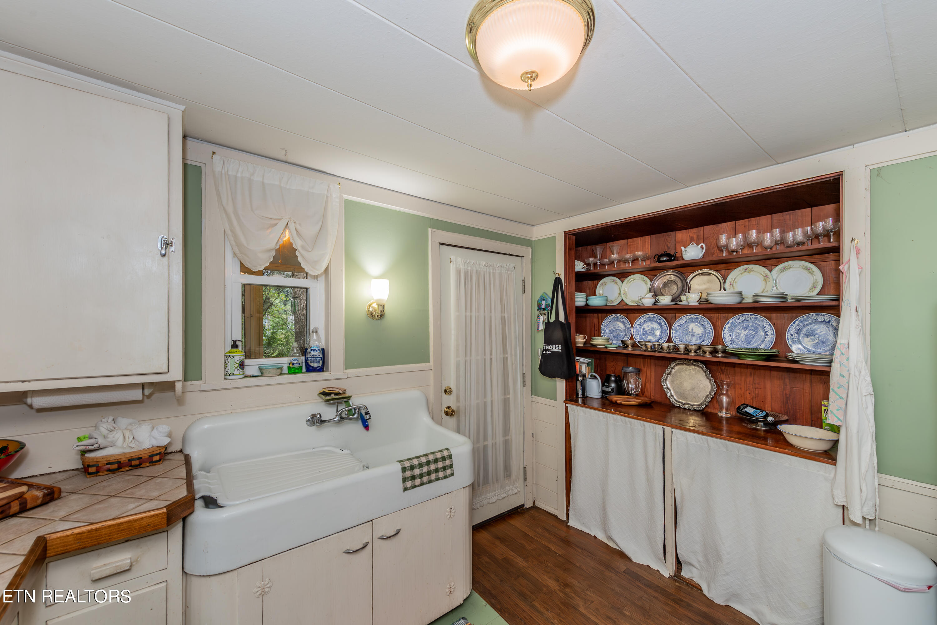 133 Crescent Road Norris, TN 37828 - Photo 10 of 26 HOB_4822-Enhanced-NR
