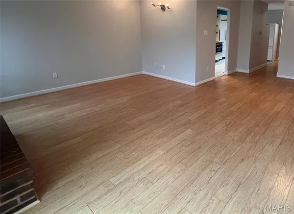 $250,000 | 2038 Silent Spring Drive, Maryland Heights, MO 63043