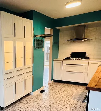 $250,000 | 2038 Silent Spring Drive, Maryland Heights, MO 63043