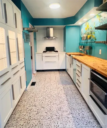 $250,000 | 2038 Silent Spring Drive, Maryland Heights, MO 63043