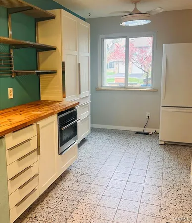 $250,000 | 2038 Silent Spring Drive, Maryland Heights, MO 63043