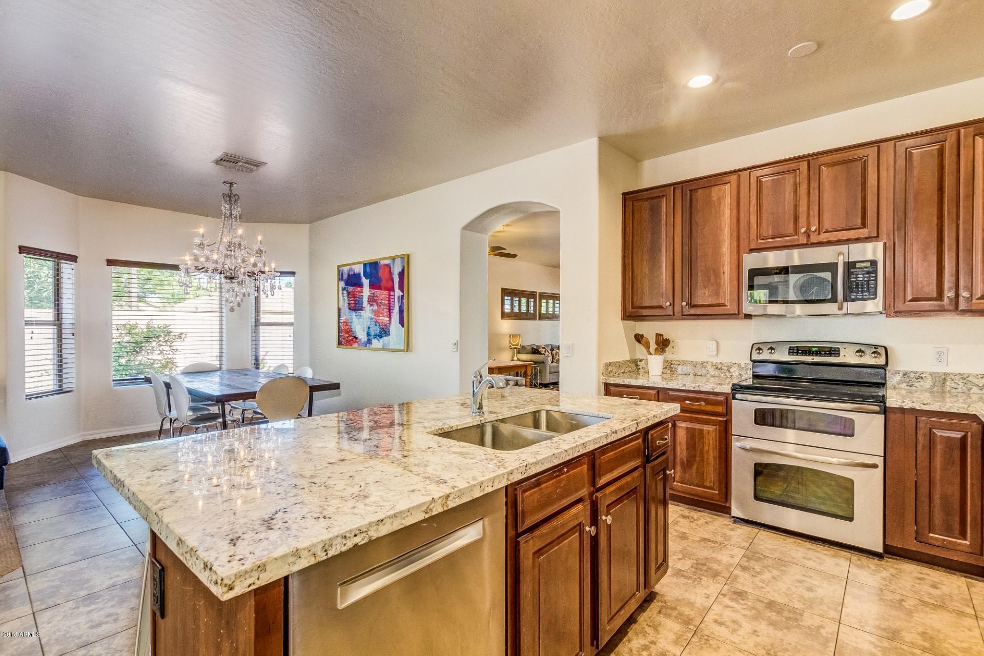 Light & Bright Entertainer's Kitchen