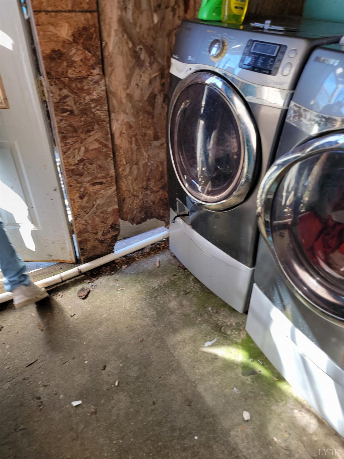 6097 Wards Road Hurt, VA 24563 - Photo 5 of 7 a utility room with dryer and washer