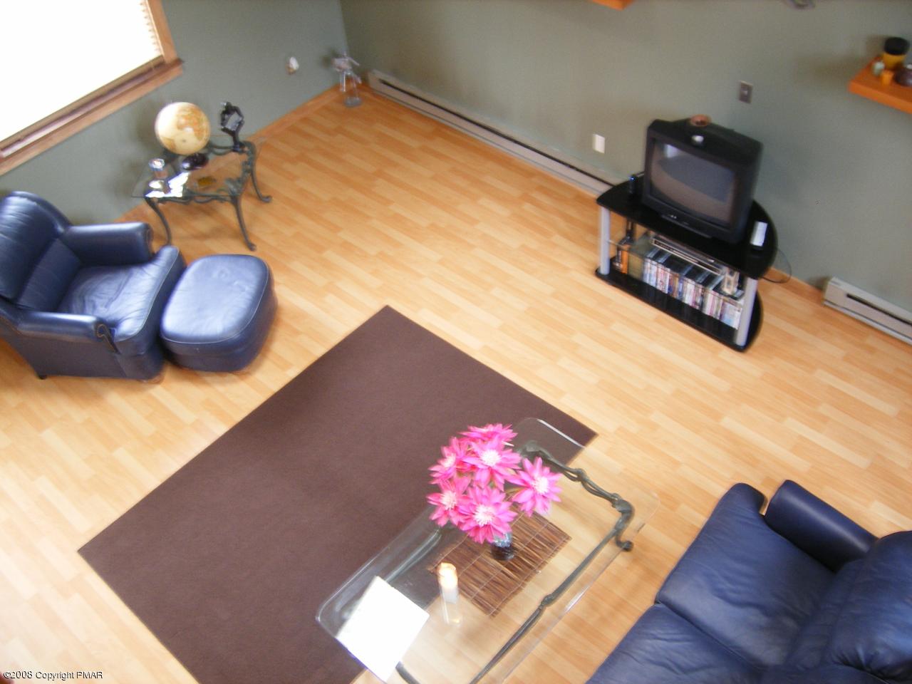 112 Bromley Road Henryville, PA 18332 - Photo 5 of 13 a living room with furniture