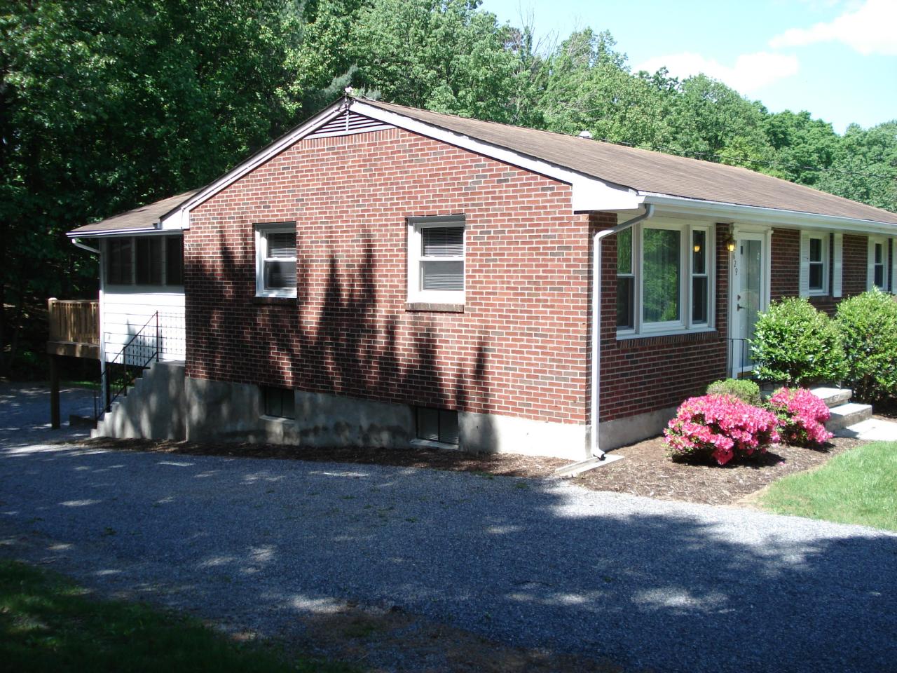 629 Hemlock Road Salem, VA 24153 - Photo 2 of 11 LEFT SIDE VIEW