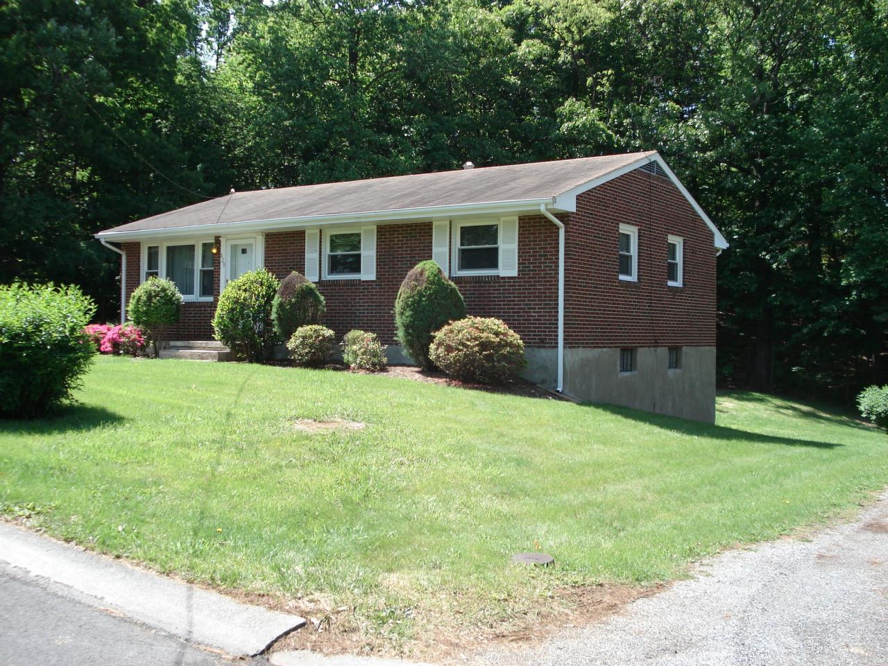 629 Hemlock Road Salem, VA 24153 - Photo 3 of 11 RIGHT SIDE VIEW
