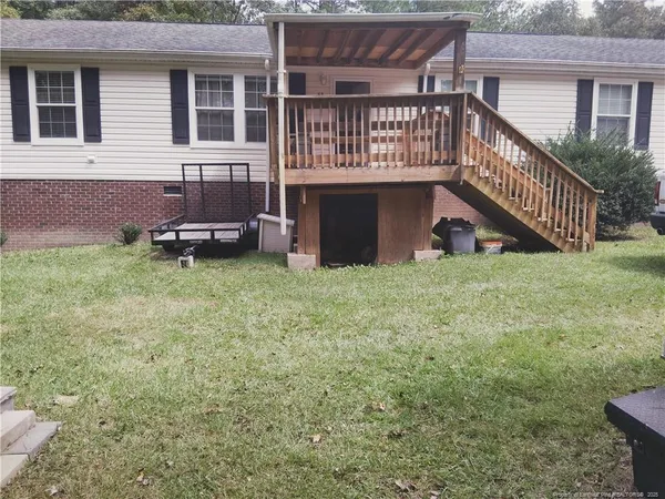 a view of a house with backyard and porch