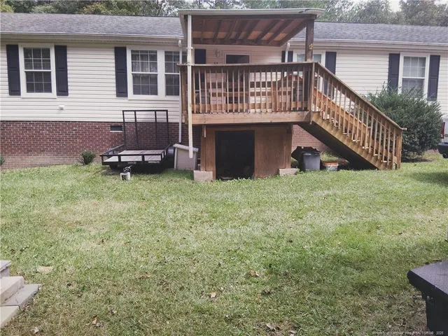 a view of a house with backyard and porch
