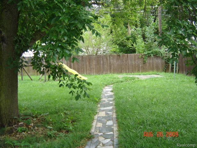 13114 Toepfer Road Warren, MI 48089 - Photo 12 of 12 BACKYARD3