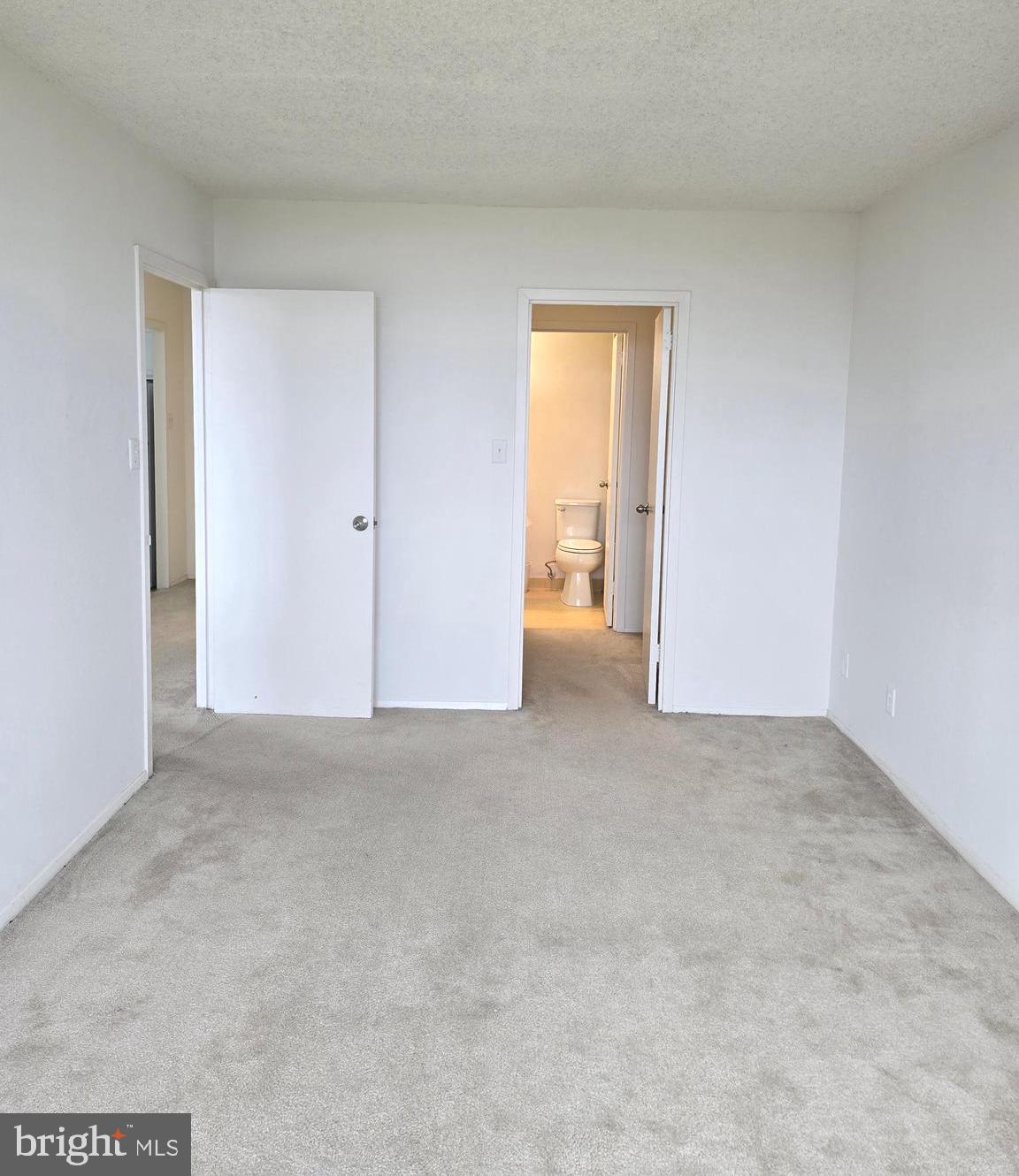 5225 Pooks Hill Road, Unit 1814N Bethesda, MD 20814 - Photo 22 of 52 a view of an empty room and a window