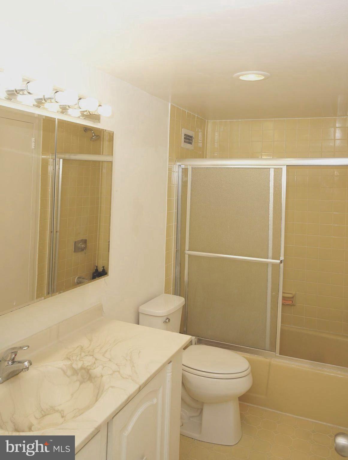 5225 Pooks Hill Road, Unit 1814N Bethesda, MD 20814 - Photo 23 of 52 a bathroom with a sink toilet and shower