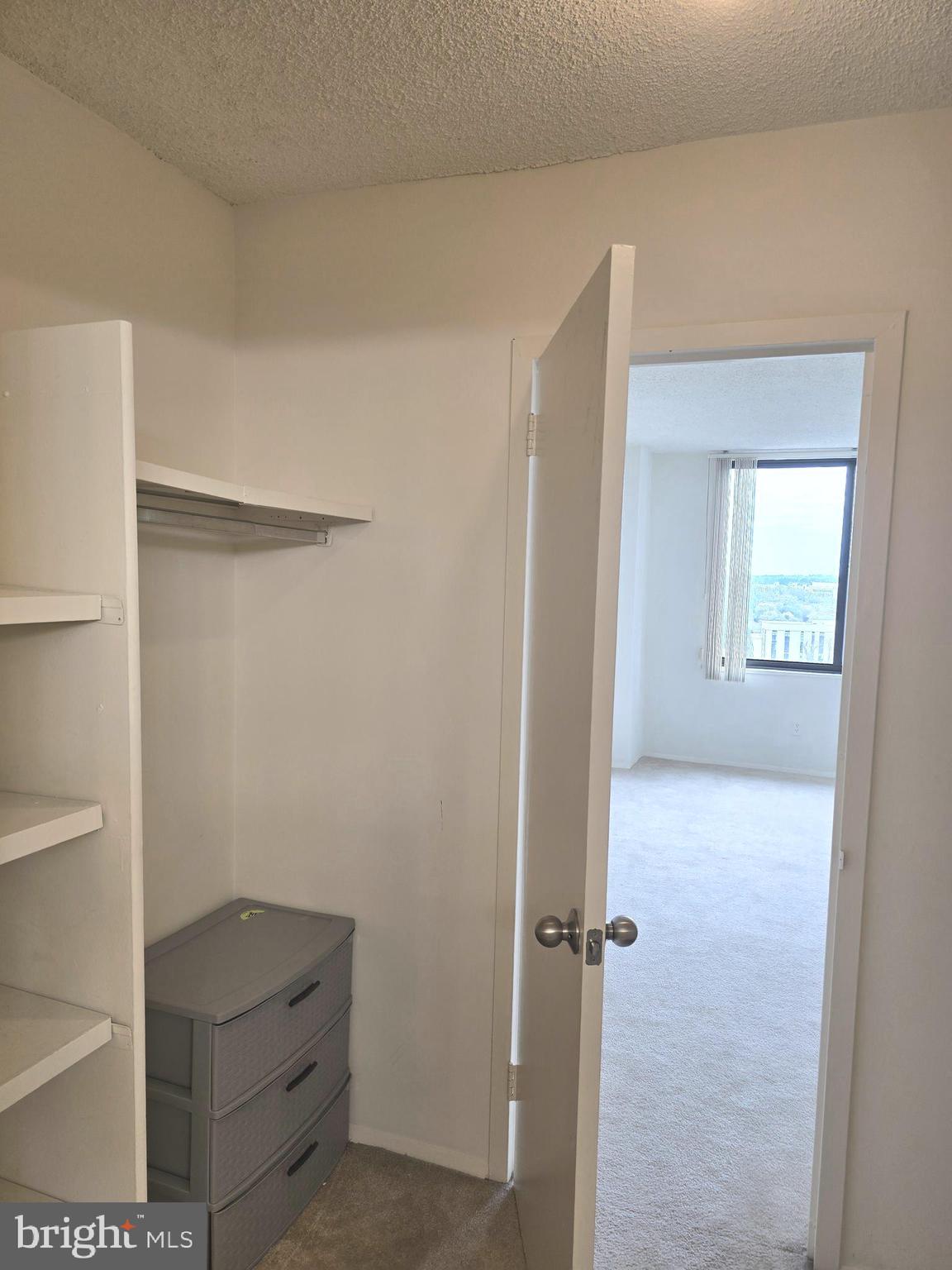 5225 Pooks Hill Road, Unit 1814N Bethesda, MD 20814 - Photo 24 of 52 a bathroom with a bathtub