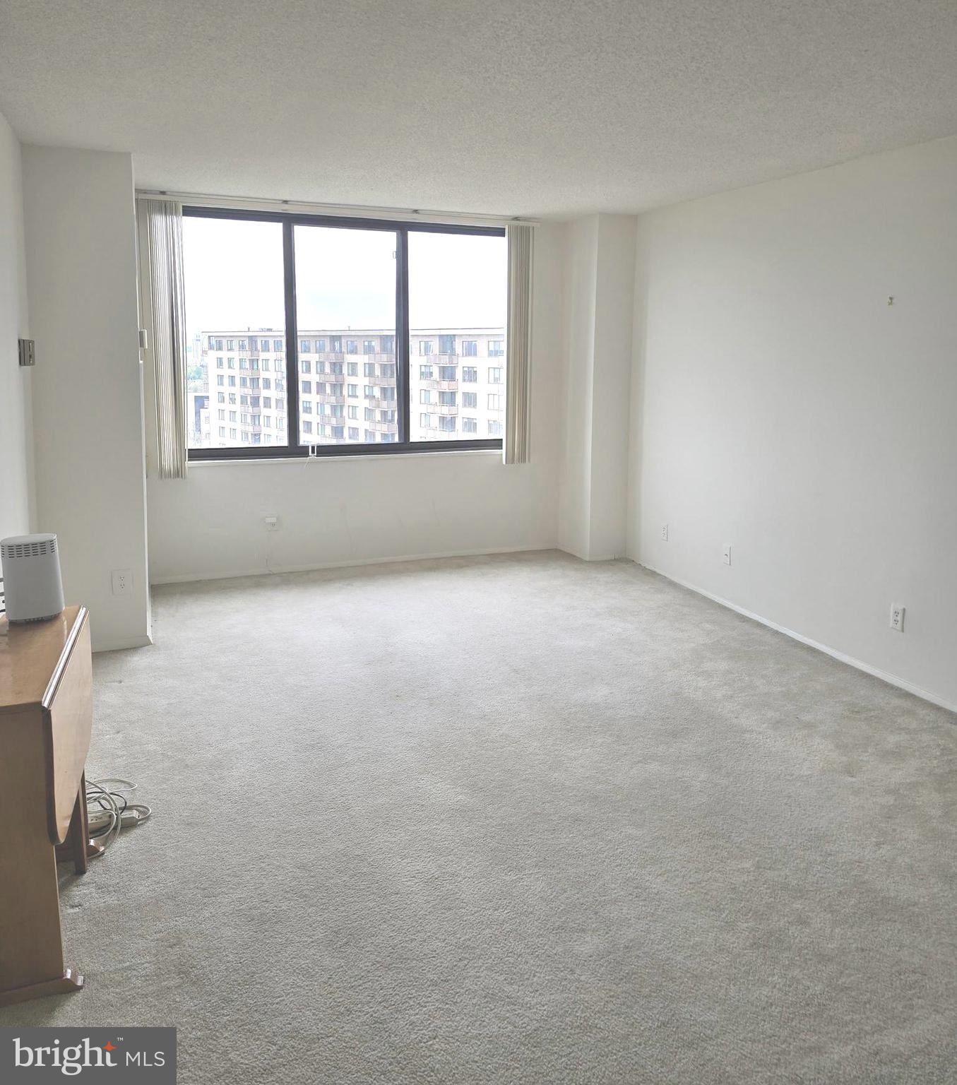 5225 Pooks Hill Road, Unit 1814N Bethesda, MD 20814 - Photo 28 of 52 an empty room with windows