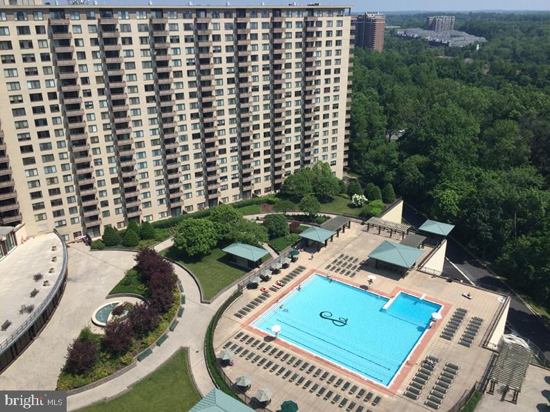5225 Pooks Hill Road, Unit 1814N Bethesda, MD 20814 - Photo 3 of 52 aerial view of a sitting area with furniture
