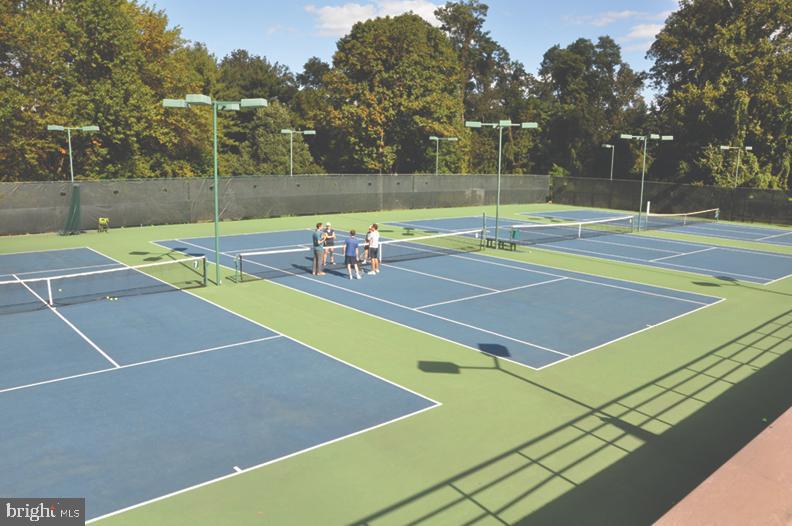 5225 Pooks Hill Road, Unit 1814N Bethesda, MD 20814 - Photo 38 of 52 a view of a tennis court