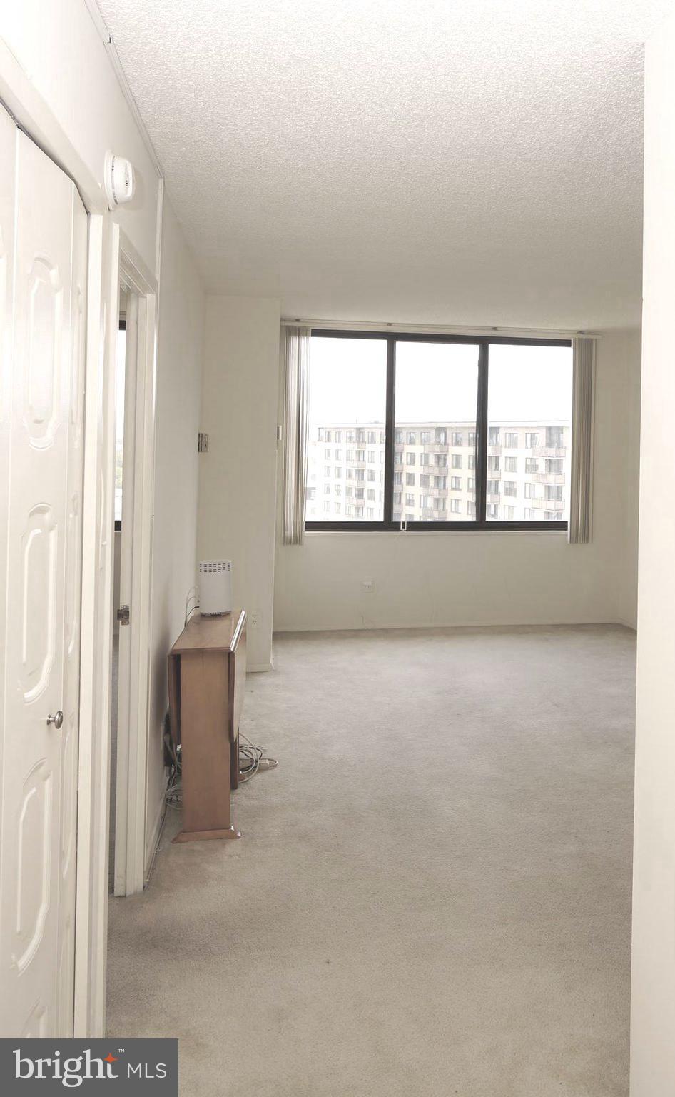 5225 Pooks Hill Road, Unit 1814N Bethesda, MD 20814 - Photo 8 of 52 a view of an empty room and window